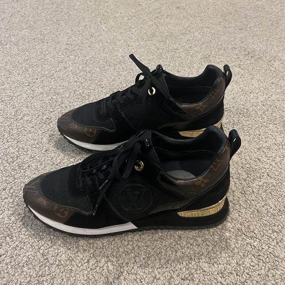 Louis Vuitton Run Away monogram sneaker runner - Picture 3 of 13